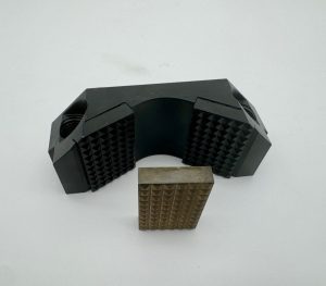 CARBIDE INSERT WITH 60 DEGREE PYRAMIDS